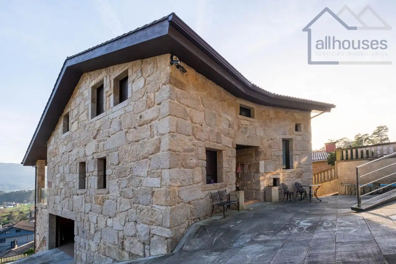 Vista exterior de Casa o chalet en venta en Tui con Calefacción, Jardín privado y Terraza