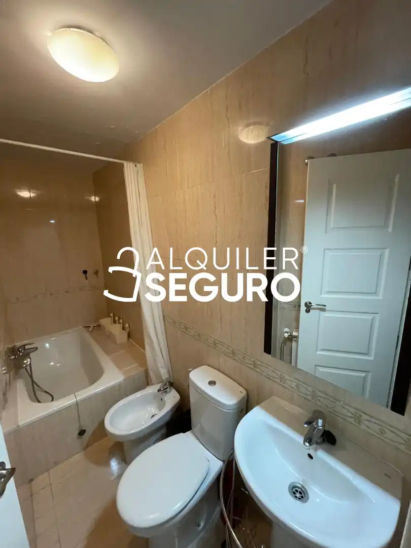Baño de Piso de alquiler en Latina