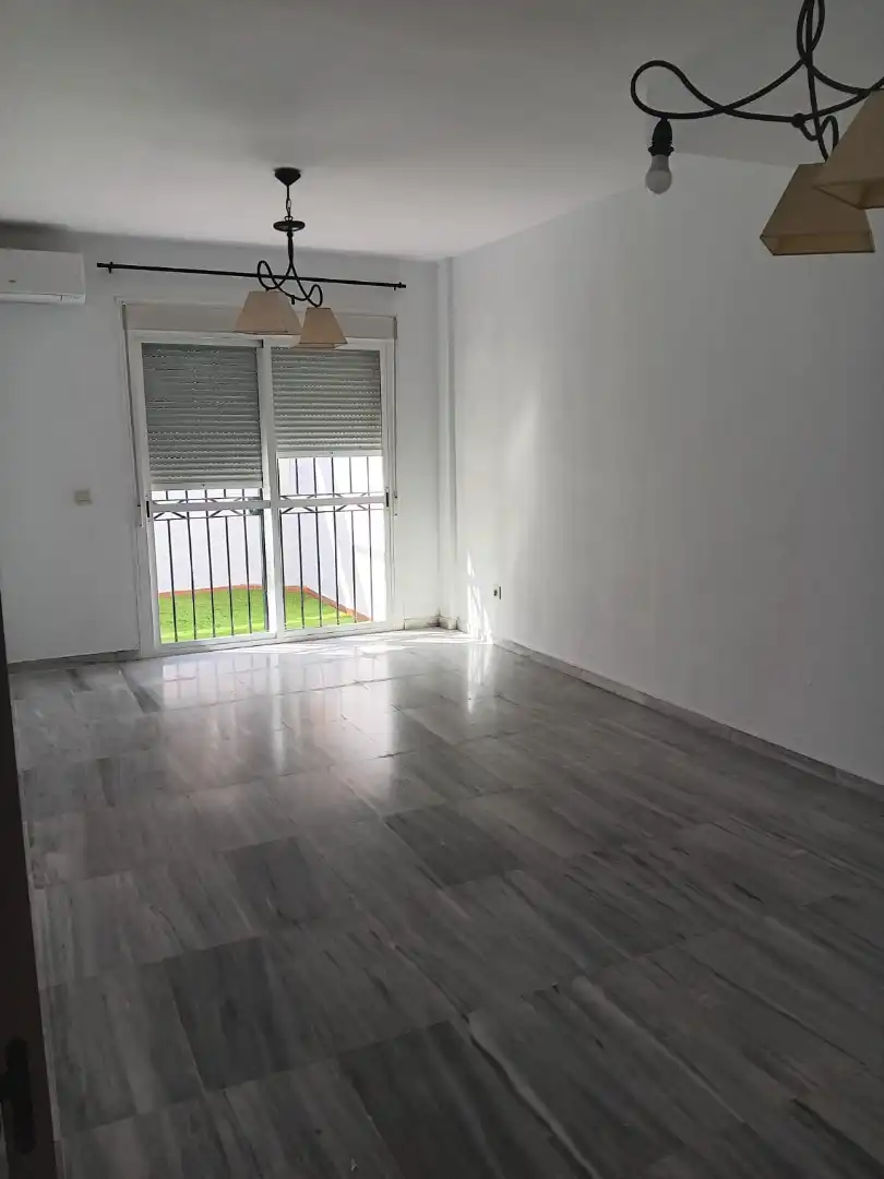 Habitación de Casa adosada de alquiler en Castilleja de la Cuesta con Aire acondicionado