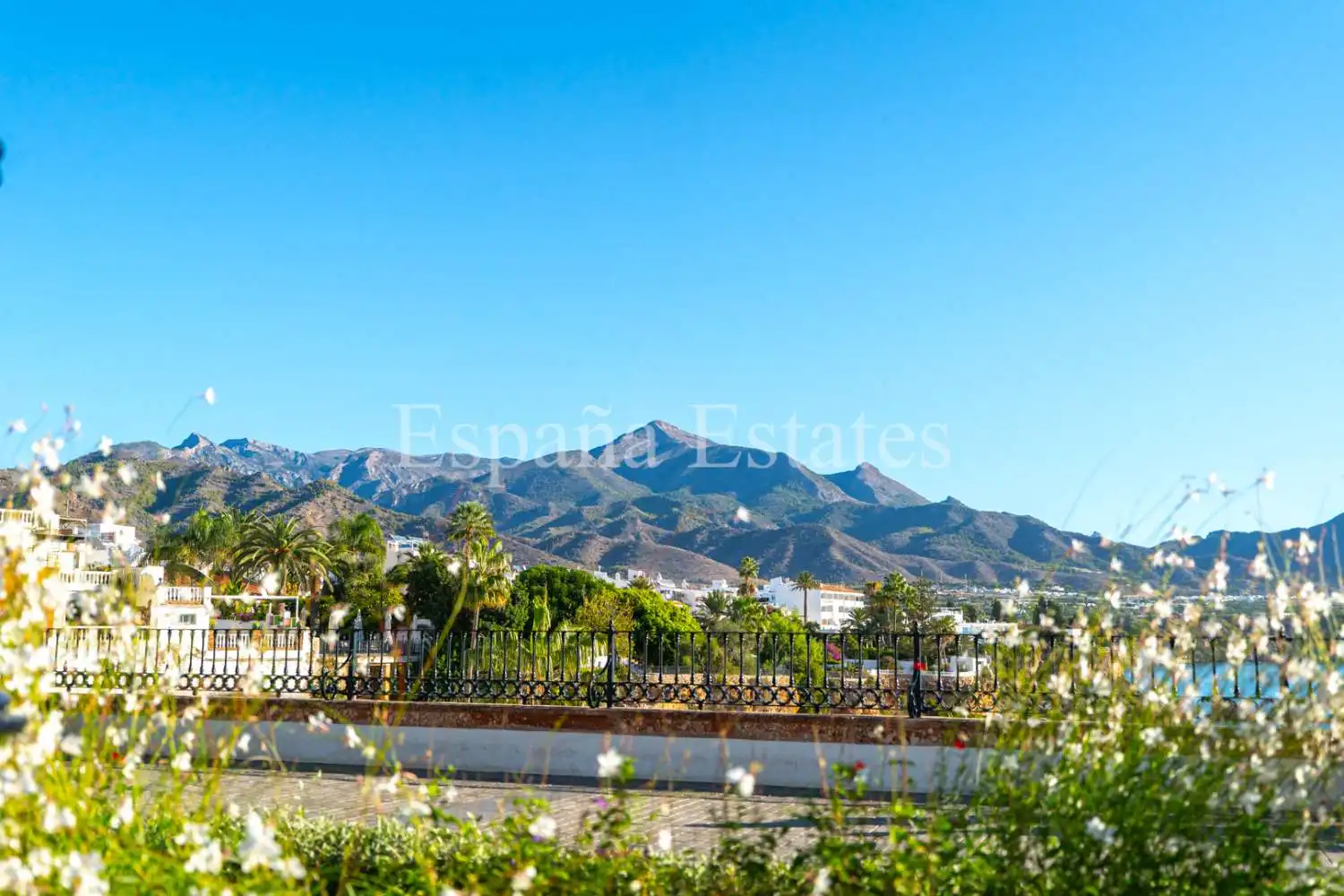 Vista exterior de Local en venta en Nerja con Aire acondicionado