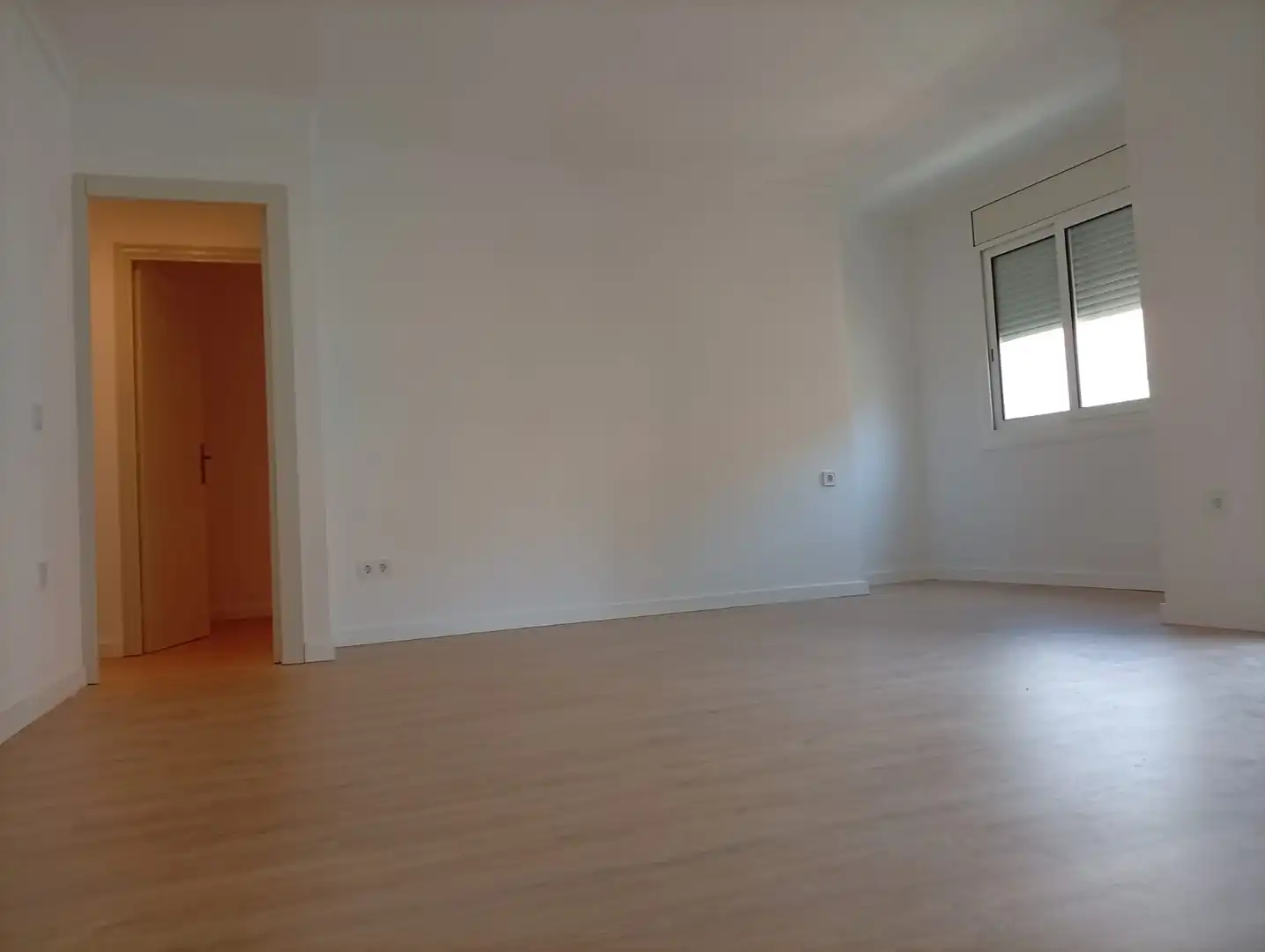Sala d'estar de Pis en venda en Cerdanyola del Vallès amb Parquet, Forn i Rentadora
