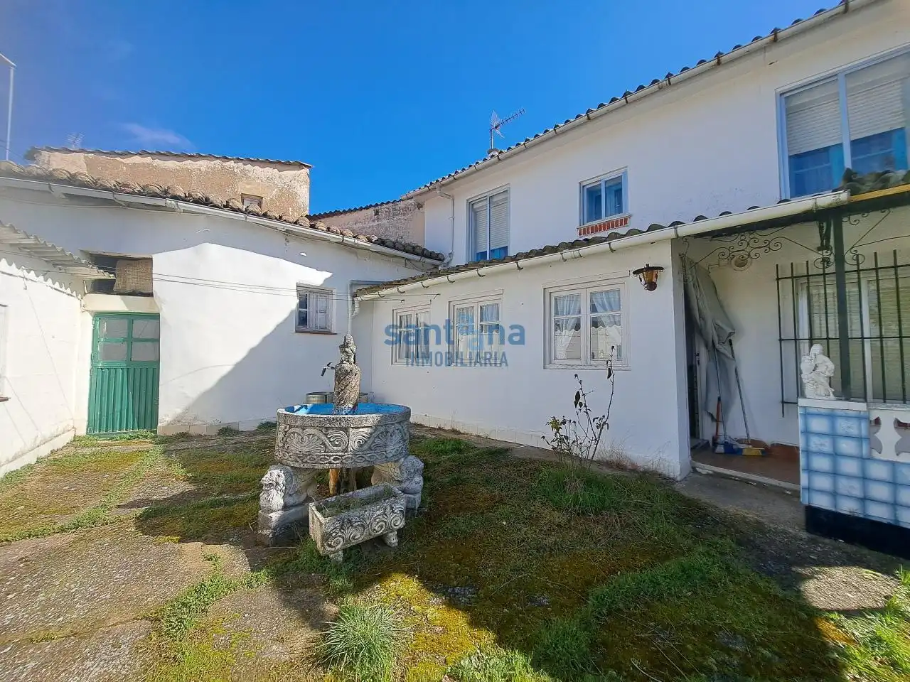 Vista exterior de Casa o xalet en venda en Gradefes amb Calefacció, Jardí privat i Traster