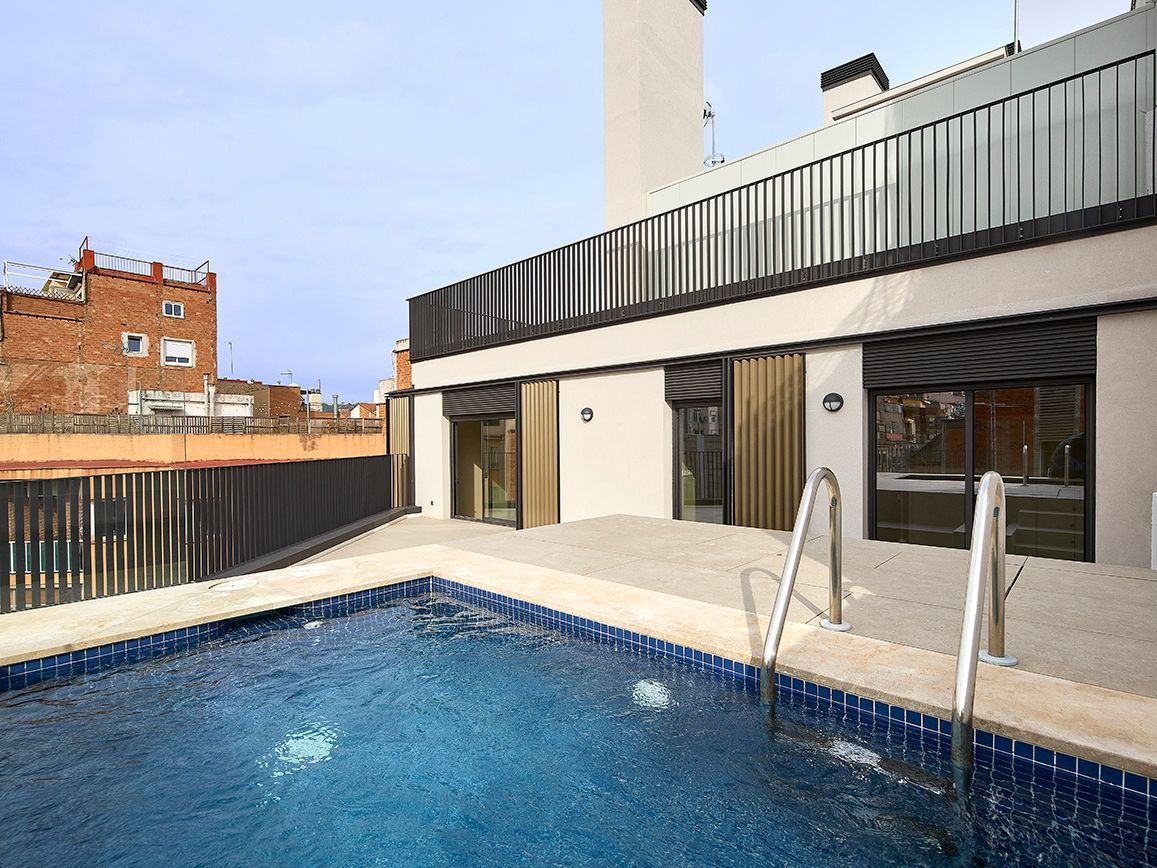 Swimming pool of Flat to rent in  Barcelona Capital  with Air Conditioner, Heating and Parquet flooring