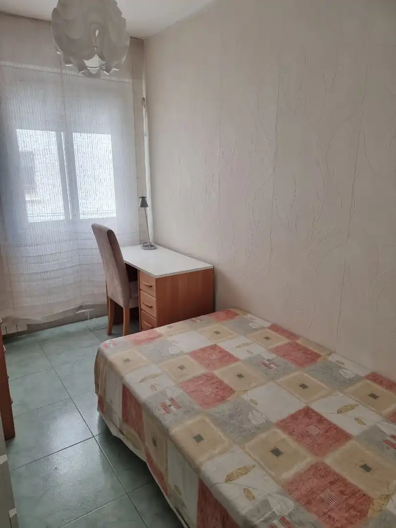 Habitación de Piso de alquiler en Zaragoza con Calefacción, Amueblado y Horno
