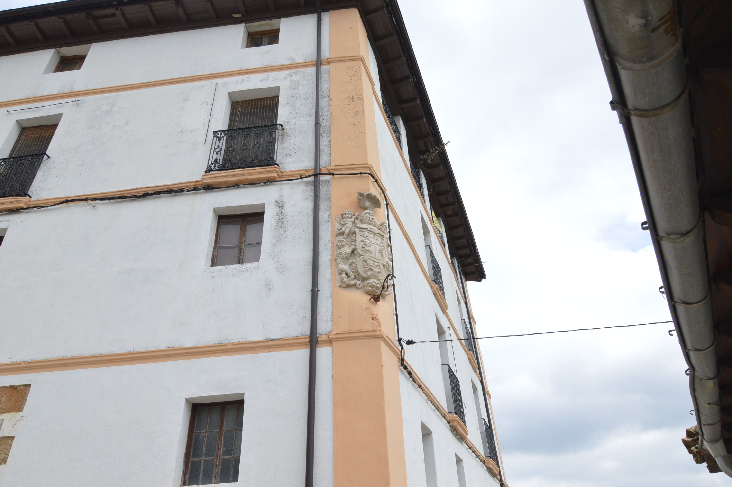 Vista exterior de Casa adosada en venda en Salinas de Oro / Jaitz