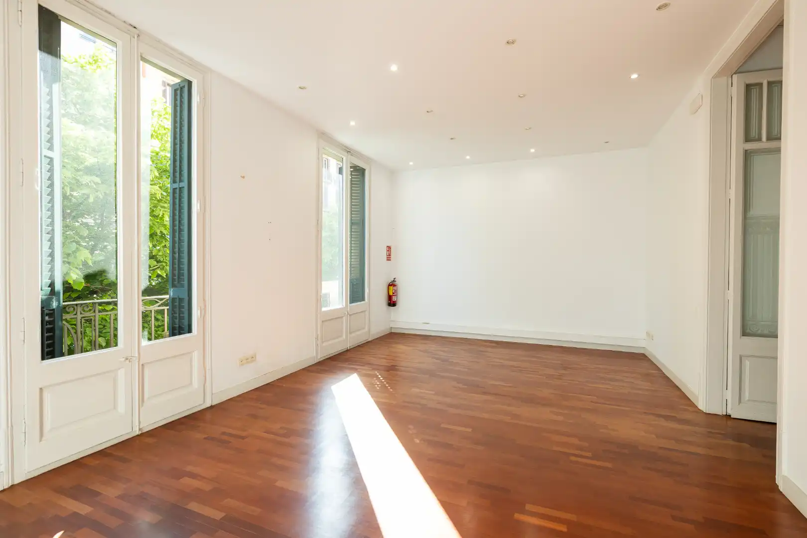 Wohnung zum Verkauf in Barcelona mit Klimaanlage, Heizung und Parkett