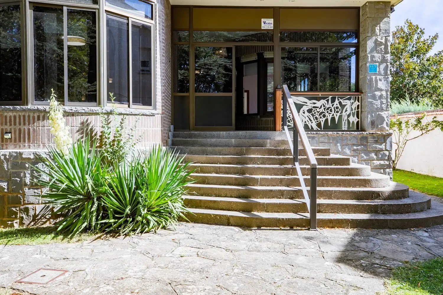 Vista exterior de Casa o xalet en venda en Jaca amb Calefacció, Jardí privat i Terrassa