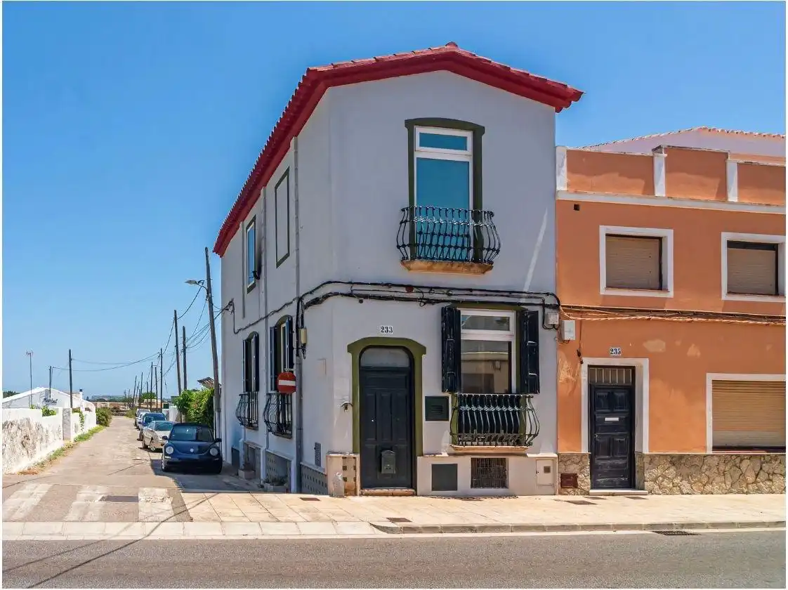 Vista exterior de Casa o xalet en venda en Maó - Mahón amb Aire condicionat, Terrassa i Piscina