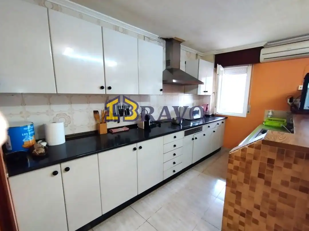 Cocina de Casa o chalet en venta en Medina de Pomar con Calefacción, Jardín privado y Terraza