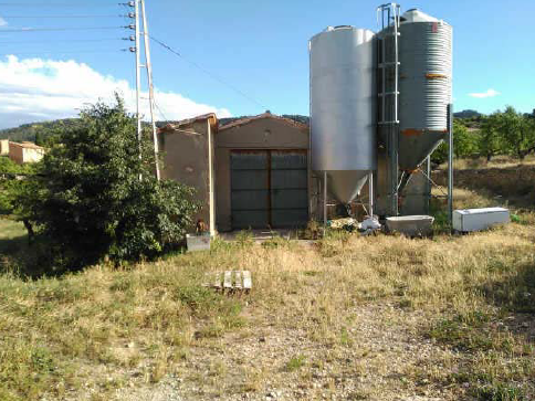 Vista exterior de Nau industrial en venda en Torrevelilla