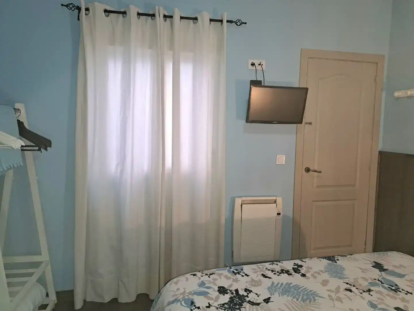 Habitación de Casa adosada en venta en Valencia con Aire acondicionado, Parquet y Trastero