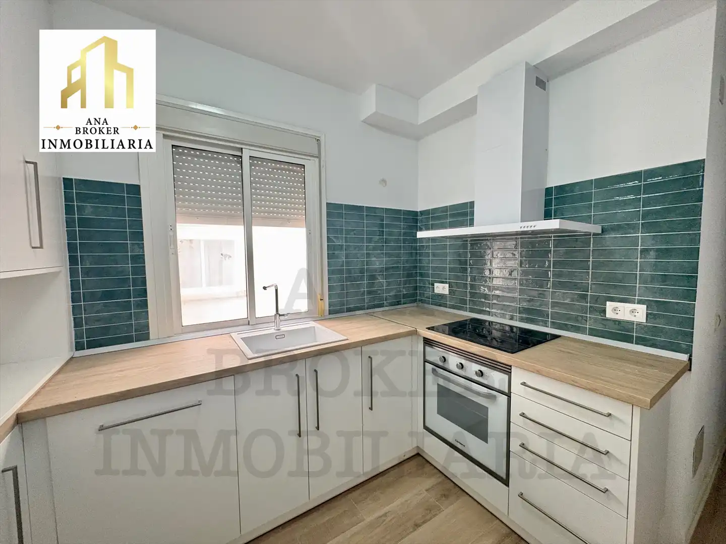 Cuina de Apartament en venda en Ronda amb Balcó