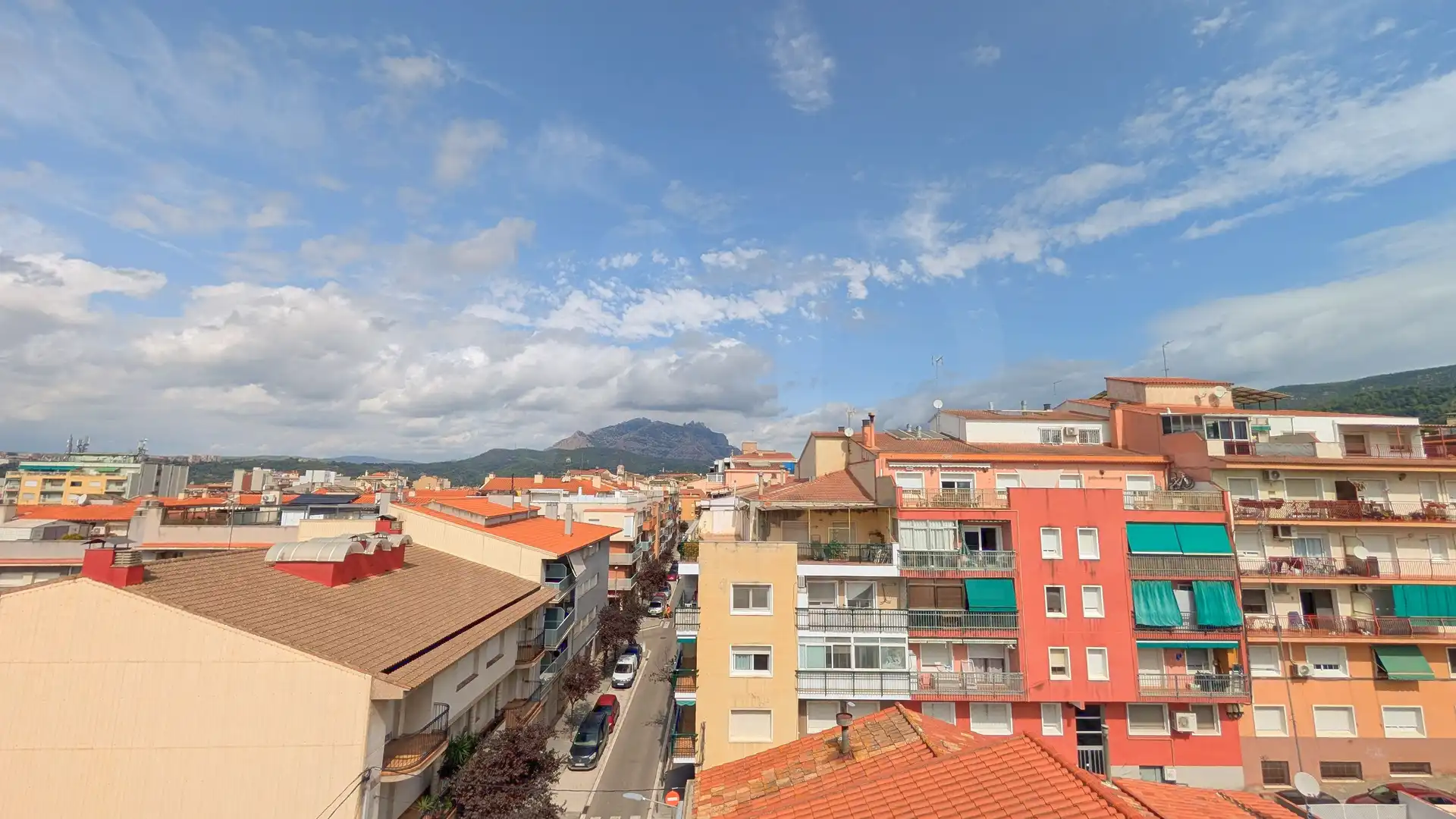 Vista exterior de Ático en venta en Olesa de Montserrat con Aire acondicionado, Calefacción y Terraza