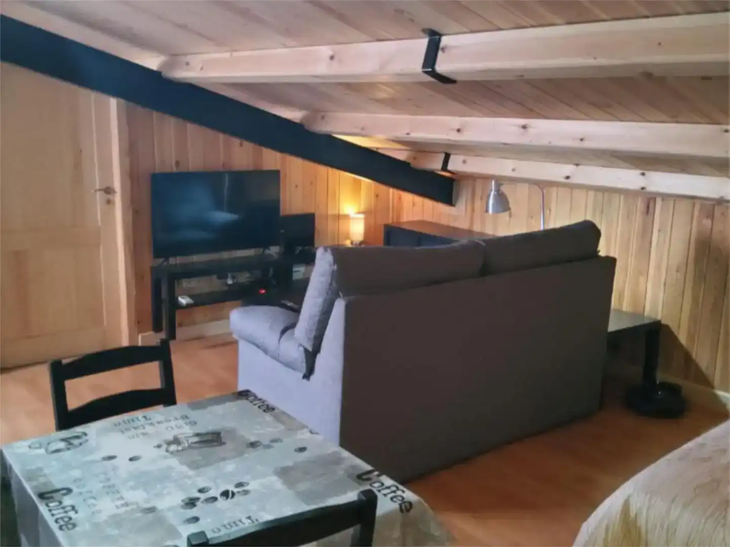 Sala d'estar de Pis de lloguer en Las Pedroñeras    amb Aire condicionat i Balcó