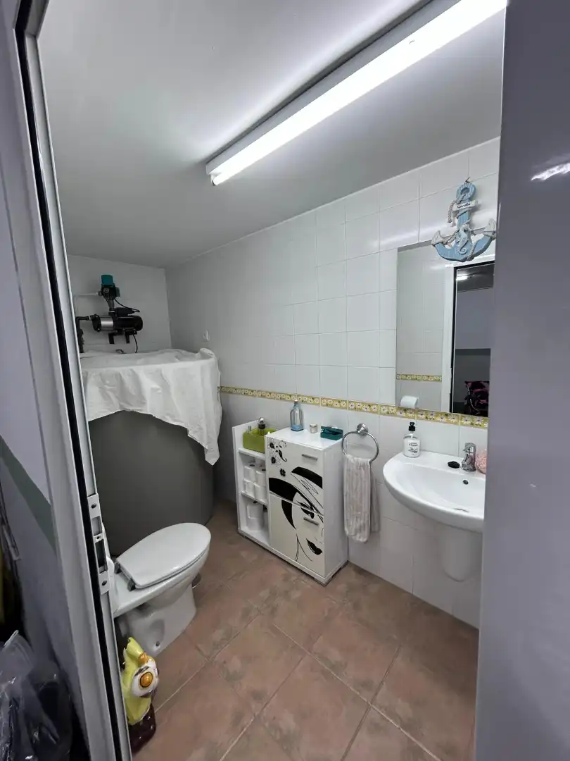 Baño de Casa adosada en venta en Campo de Criptana con Aire acondicionado, Calefacción y Trastero