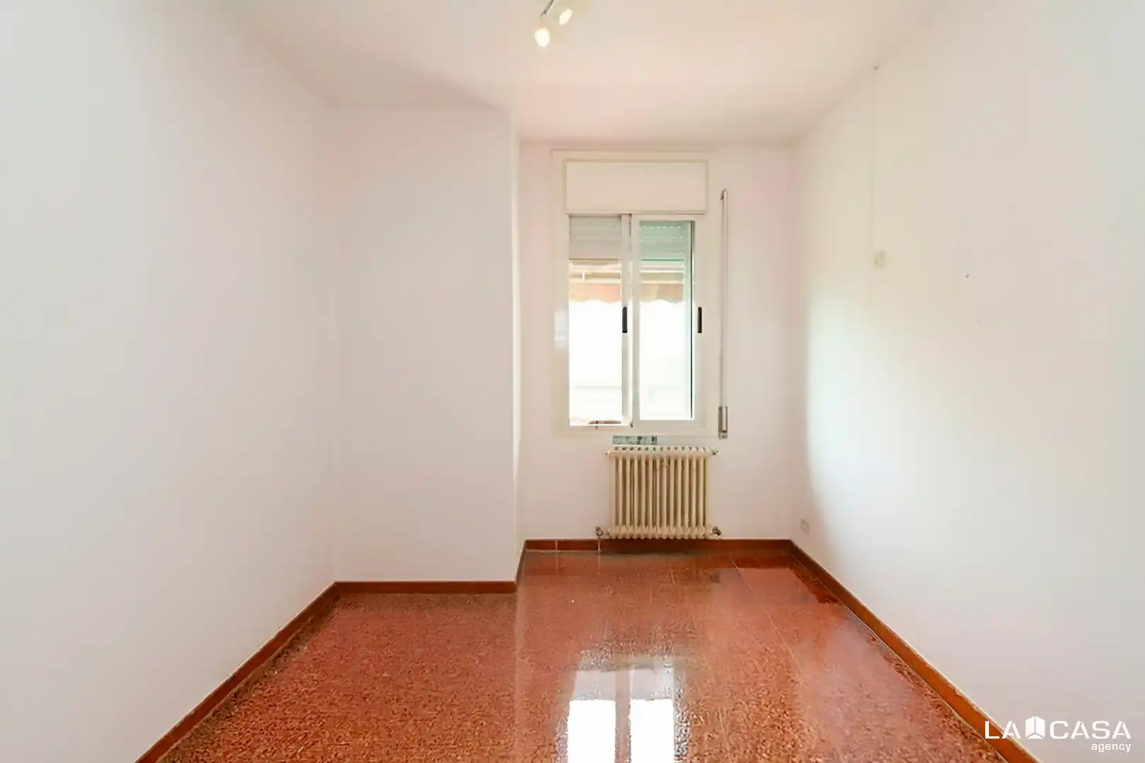 Piso en venta en Barcelona con Calefacción, Trastero y Balcón