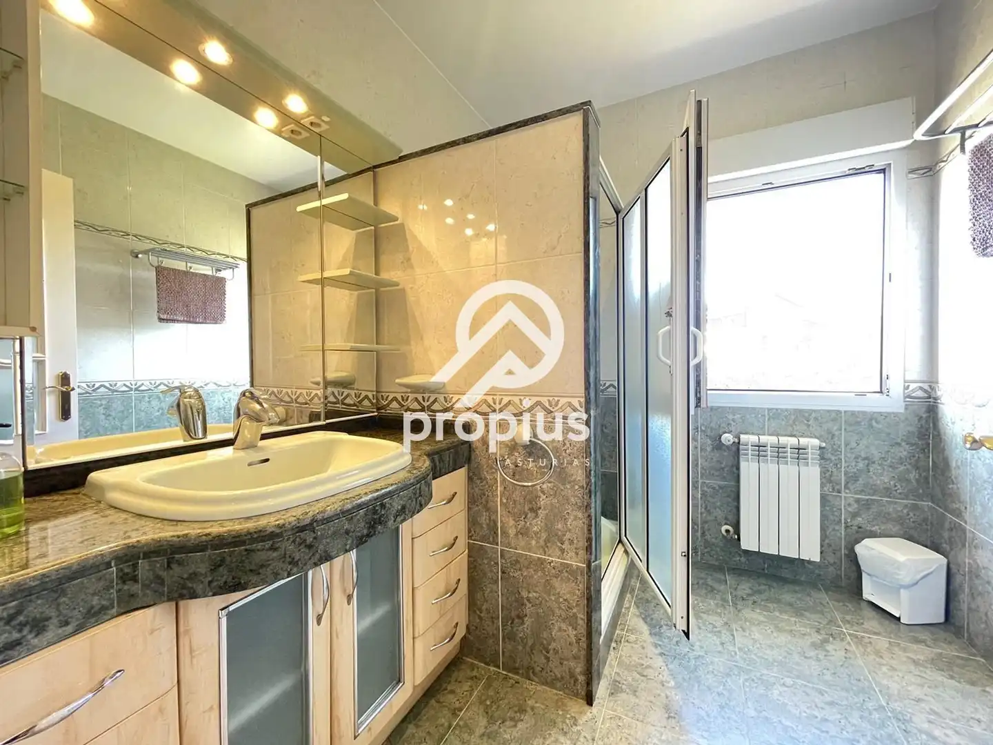 Bathroom of Houses for sale in Llanes  with Heating, Private garden and Terrace