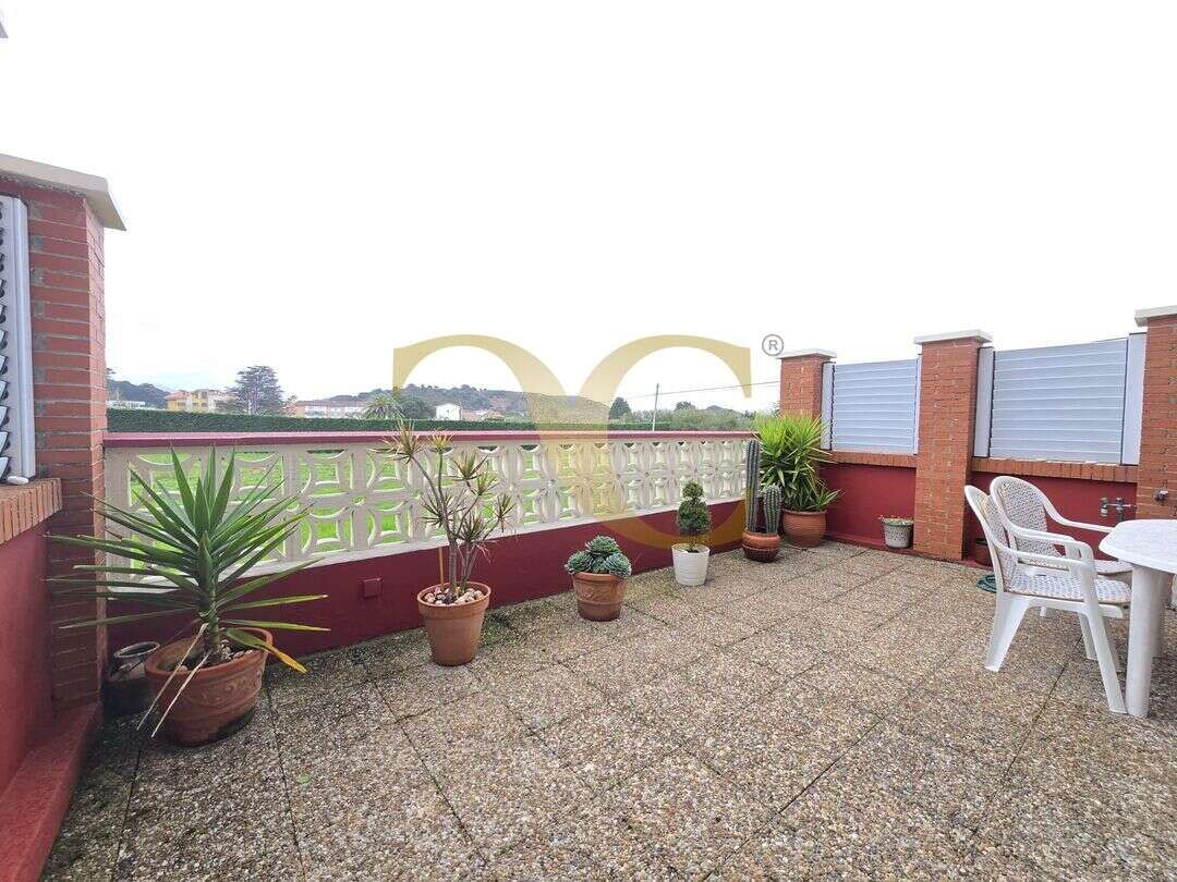 Terraza de Piso en venta en Llanes con Calefacción, Terraza y Amueblado
