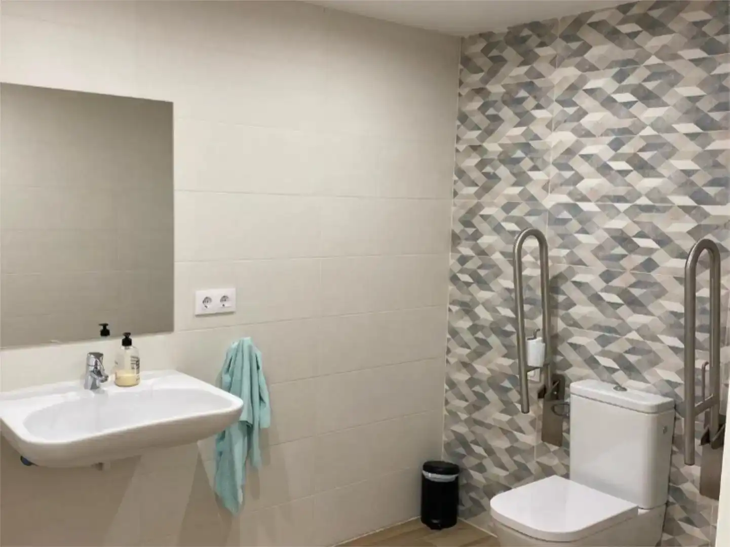 Bathroom of Office for rent in Es Castell
