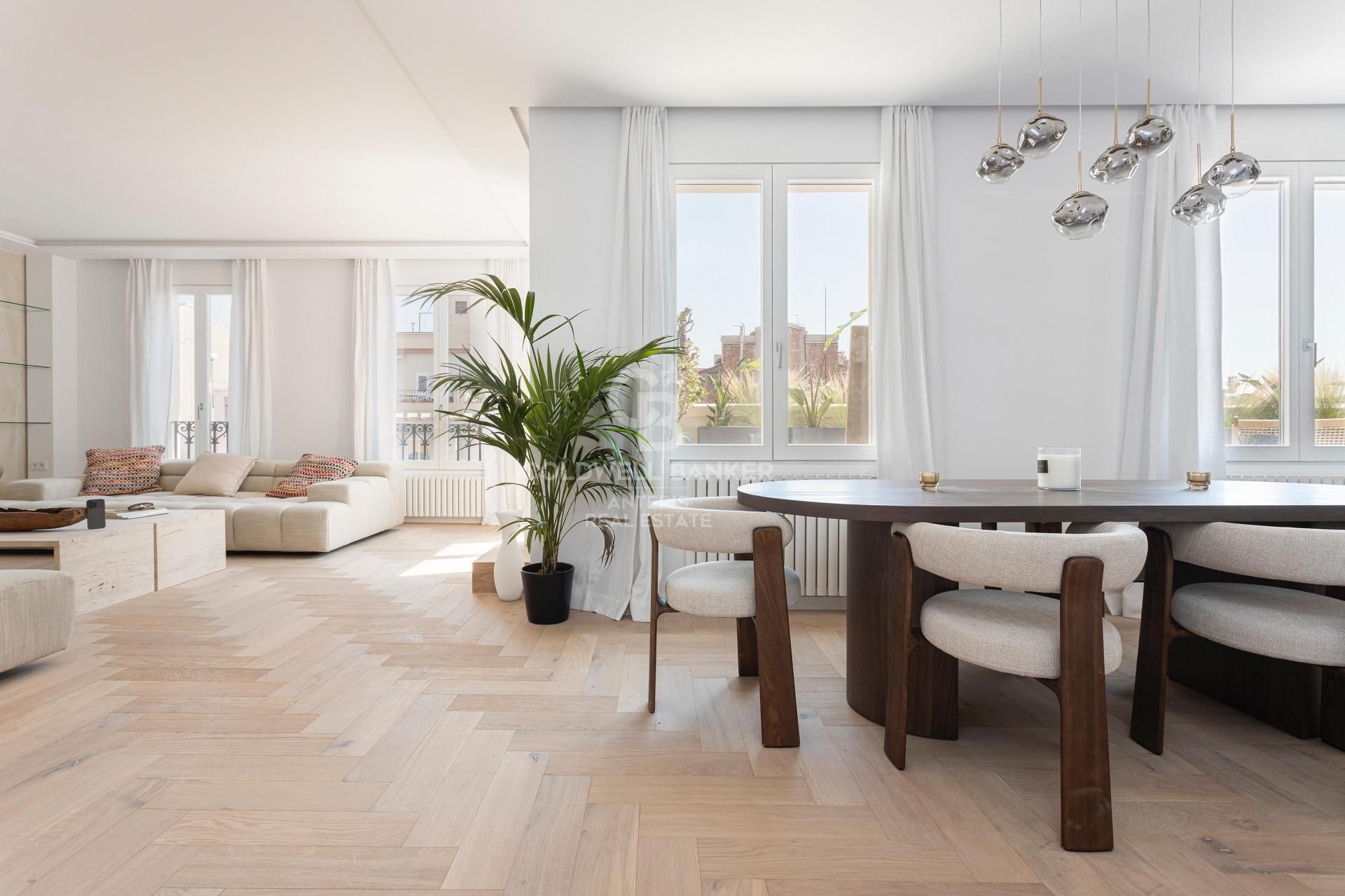 Wohnzimmer von Dachboden zum Verkauf in  Barcelona Capital mit Klimaanlage, Terrasse und Möbliert