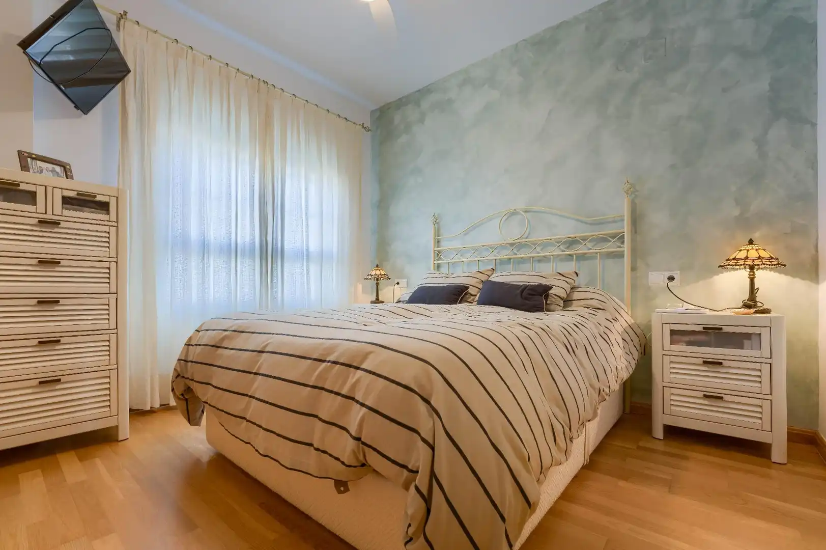 Habitación de Casa adosada en venta en Bormujos con Aire acondicionado, Jardín privado y Terraza