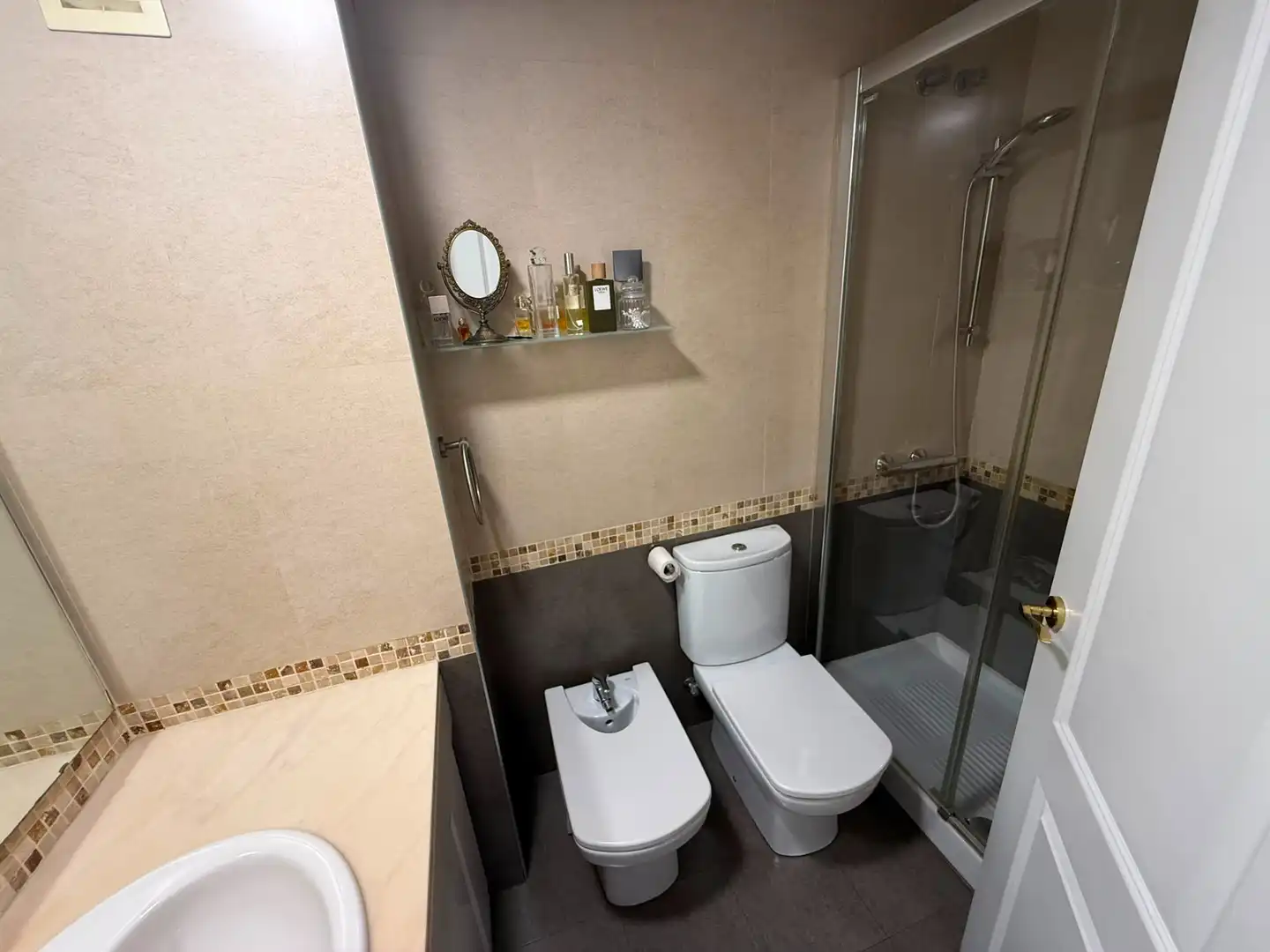 Baño de Piso en venta en Cornellà de Llobregat con Aire acondicionado, Calefacción y Parquet