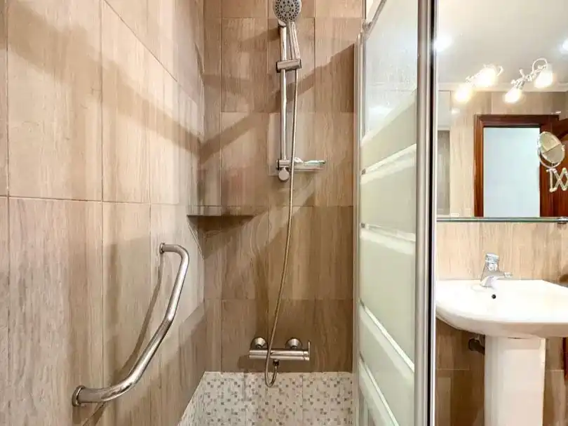 Baño de Piso en venta en  Huelva Capital con Aire acondicionado y Balcón