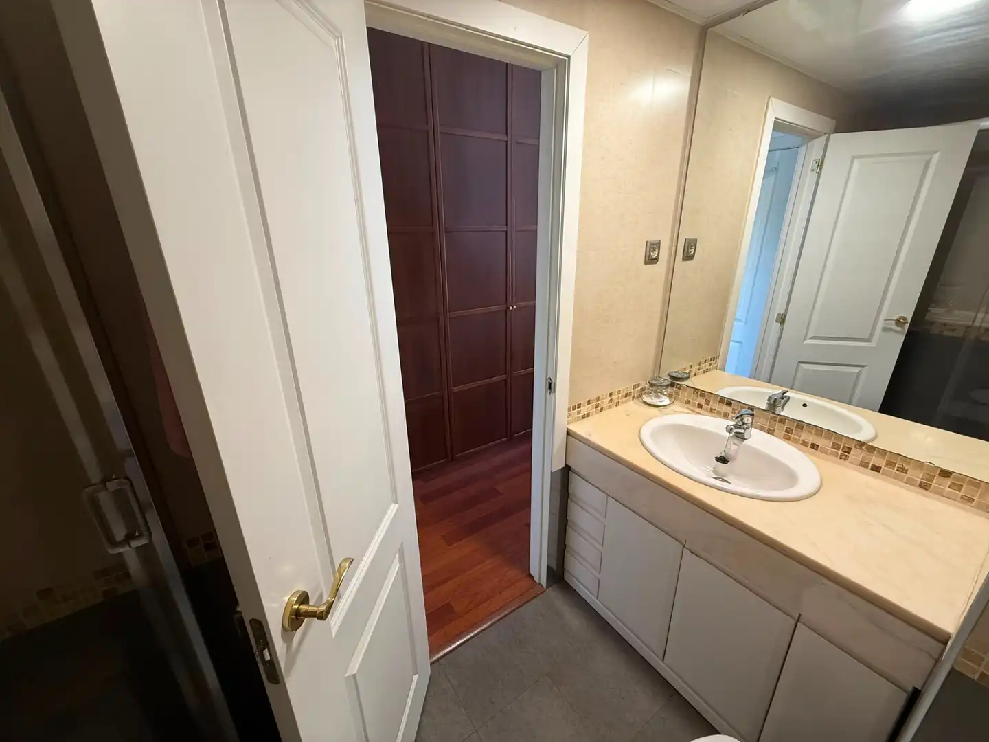 Badezimmer von Wohnung zum Verkauf in Cornellà de Llobregat mit Klimaanlage, Heizung und Parkett
