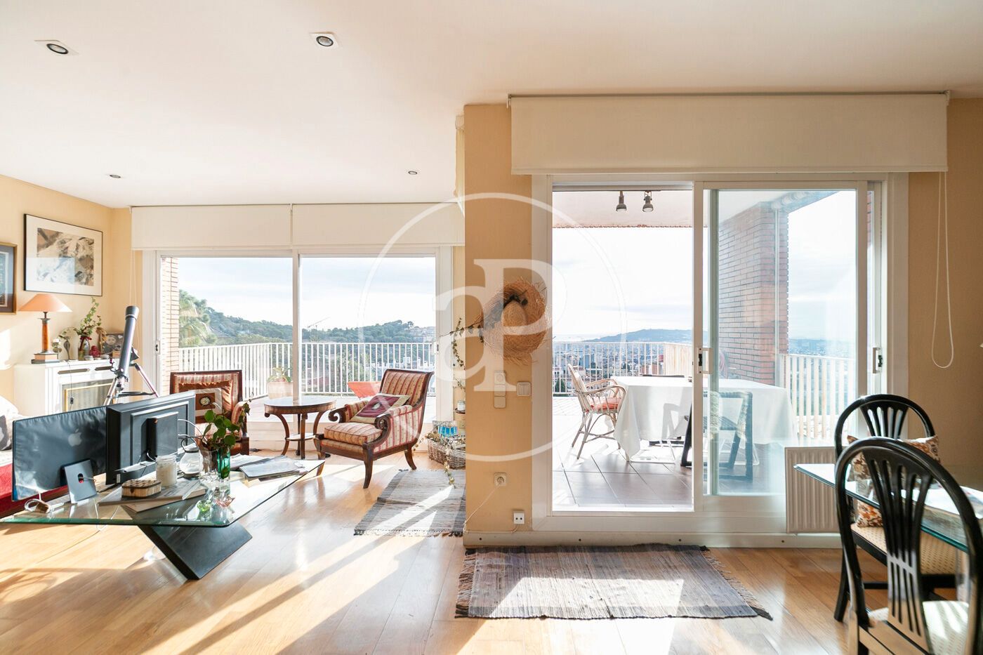 Exterior view of House or chalet for sale in  Barcelona Capital  with Air Conditioner, Heating and Private garden