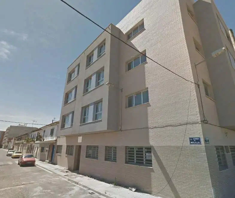 Piso con ascensor en venta en Calle MELILLA 23
