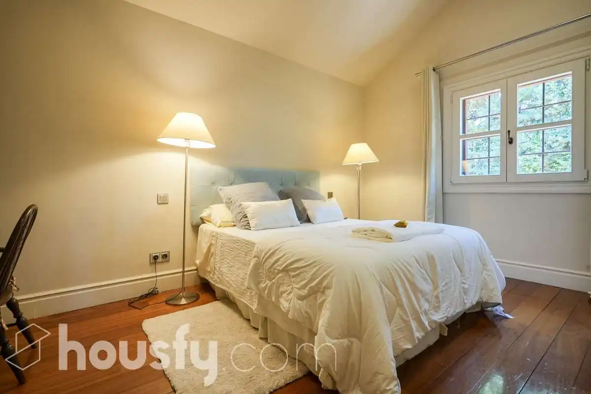 Bedroom of Houses for sale in Pozuelo de Alarcón  with Air Conditioner, Heating and Private garden