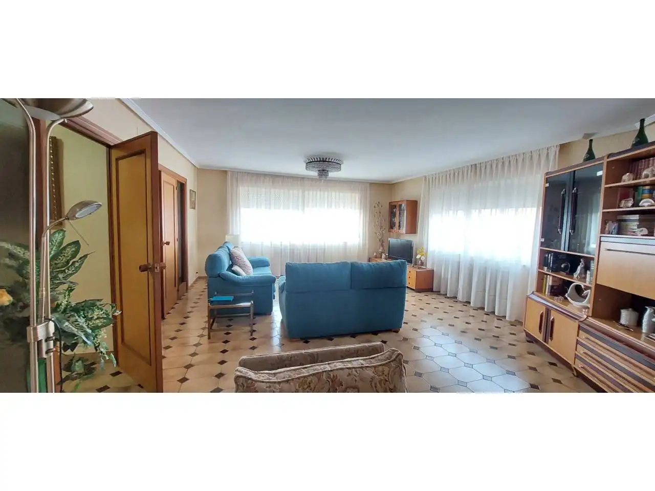 Sala de estar de Casa o chalet en venta en Almanza con Jardín privado, Terraza y Amueblado