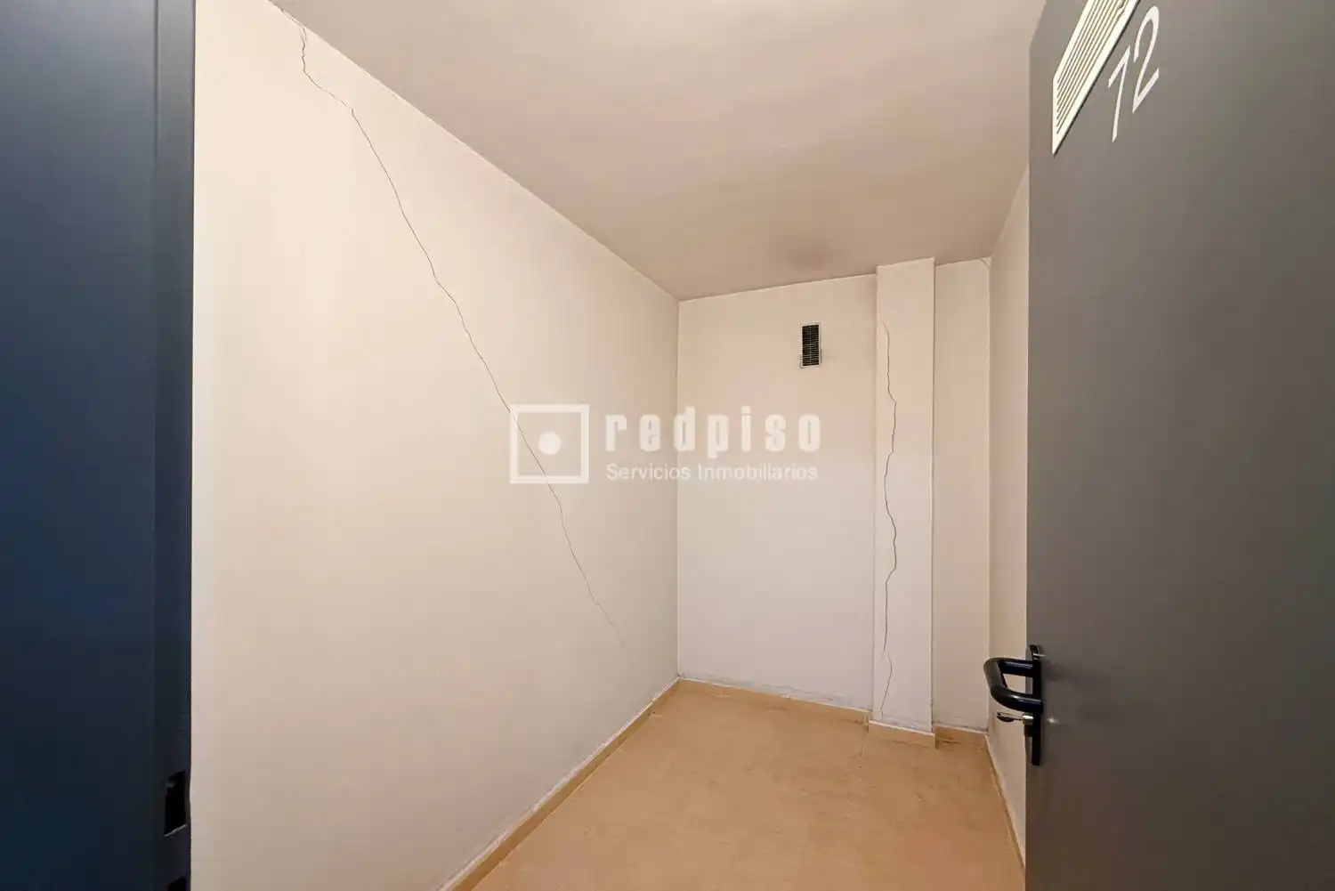 Schlafzimmer von Wohnung zur Miete in Madrid mit Schwimmbad