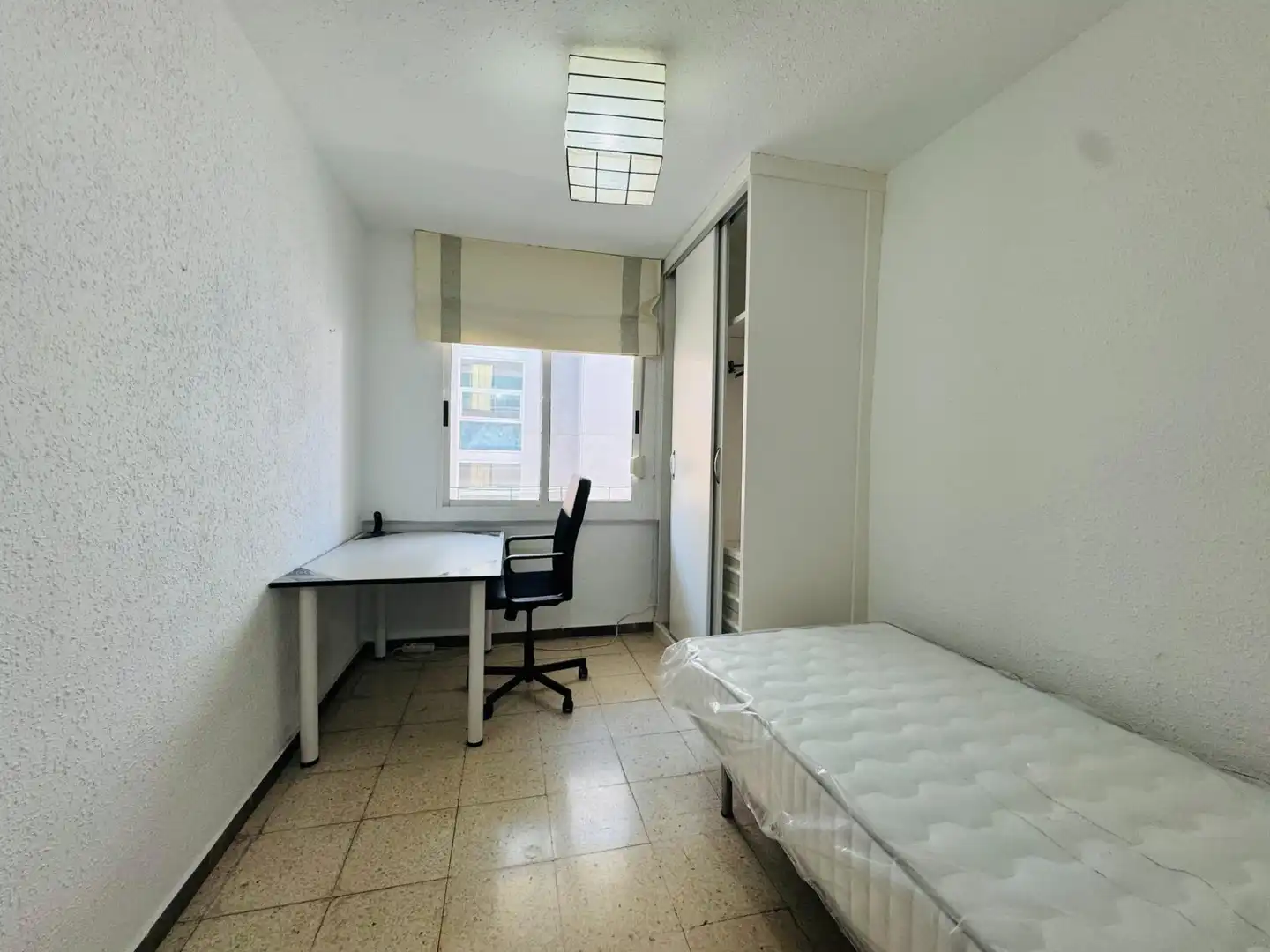 Habitación de Piso para compartir en Granada con Terraza, Amueblado y Balcón