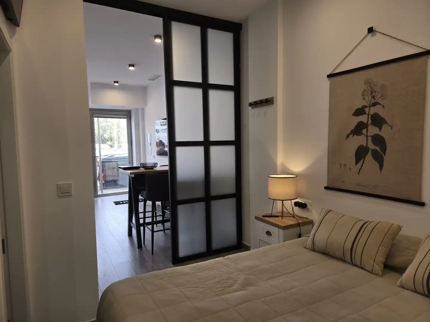 Dormitori de Apartament de lloguer en Gelves amb Aire condicionat, Calefacció i Moblat
