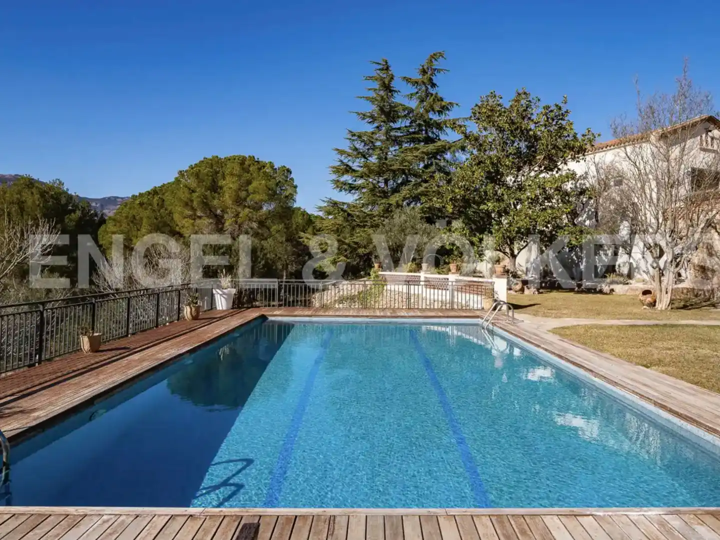 Piscina de Edifici en venda en Castellar del Vallès