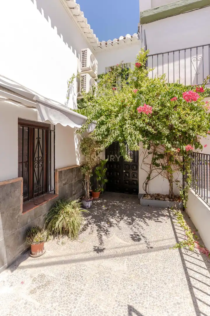 Vista exterior de Casa adosada en venta en La Zubia con Aire acondicionado