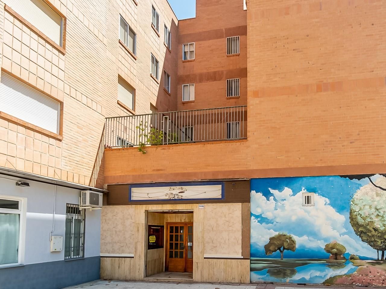 Vista exterior de Local en venta en  Zaragoza Capital