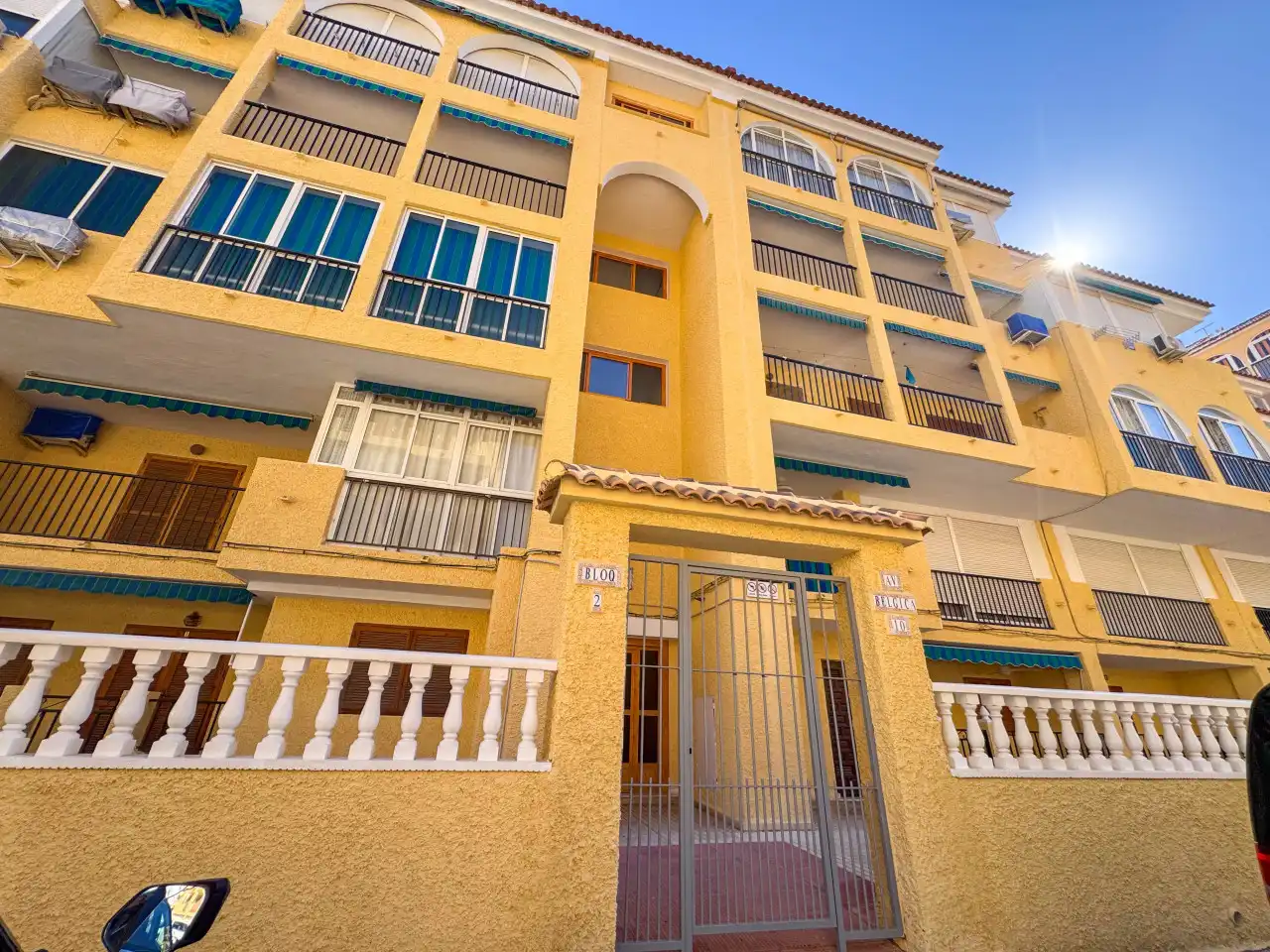 Vista exterior de Estudio en venta en Torrevieja con Calefacción, Terraza y Piscina