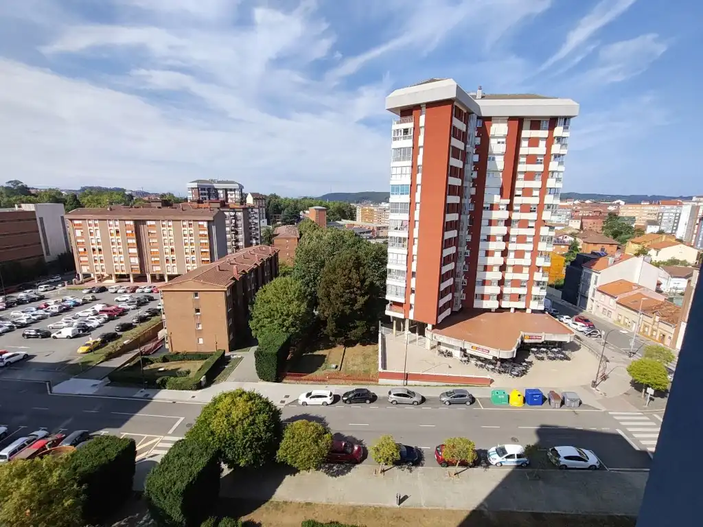 Vista exterior de Pis en venda en Avilés