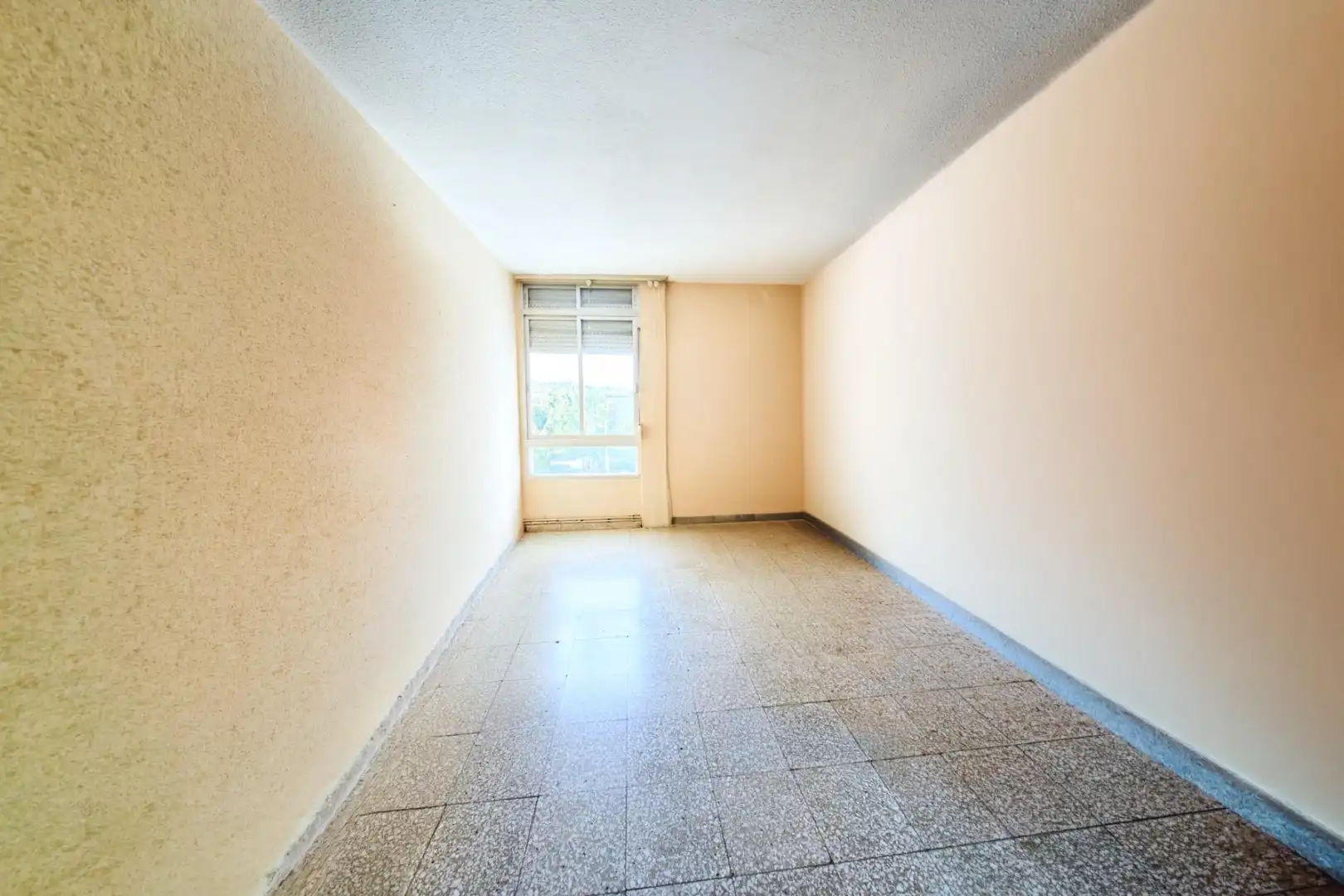 Habitación de Piso en venta en Granada con Calefacción