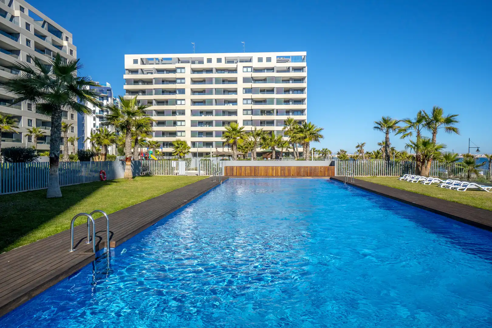 Schwimmbecken von Dachboden zum Verkauf in Torrevieja mit Terrasse und Möbliert