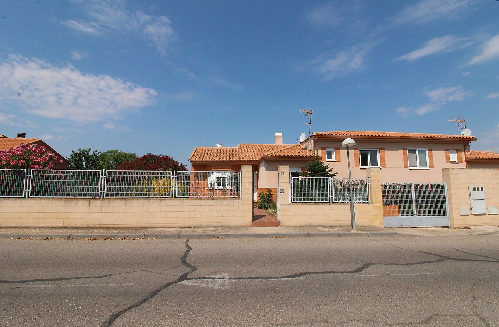 Exterior view of Single-family semi-detached for sale in Uceda  with Heating, Private garden and Swimming Pool