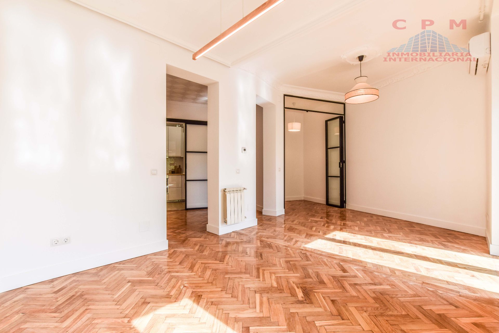 Living room of Flat to rent in  Madrid Capital  with Air Conditioner, Heating and Parquet flooring
