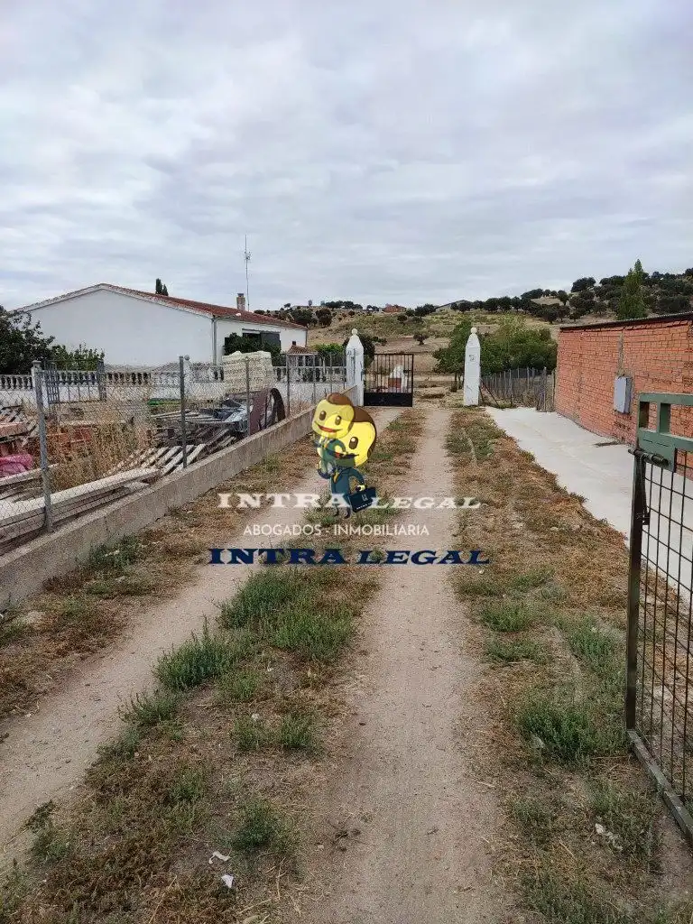 Industrial buildings for sale in Larrodrigo