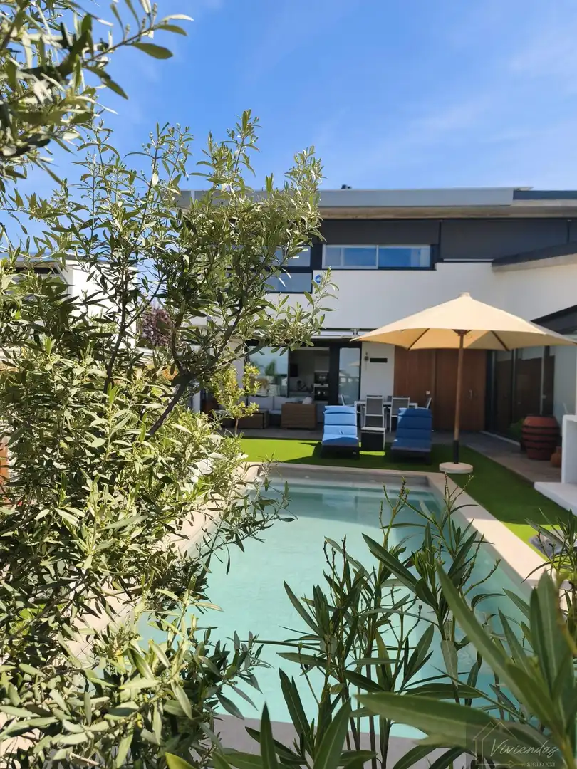 Piscina de Casa o chalet en venta en Boadilla del Monte con Calefacción, Trastero y Alarma