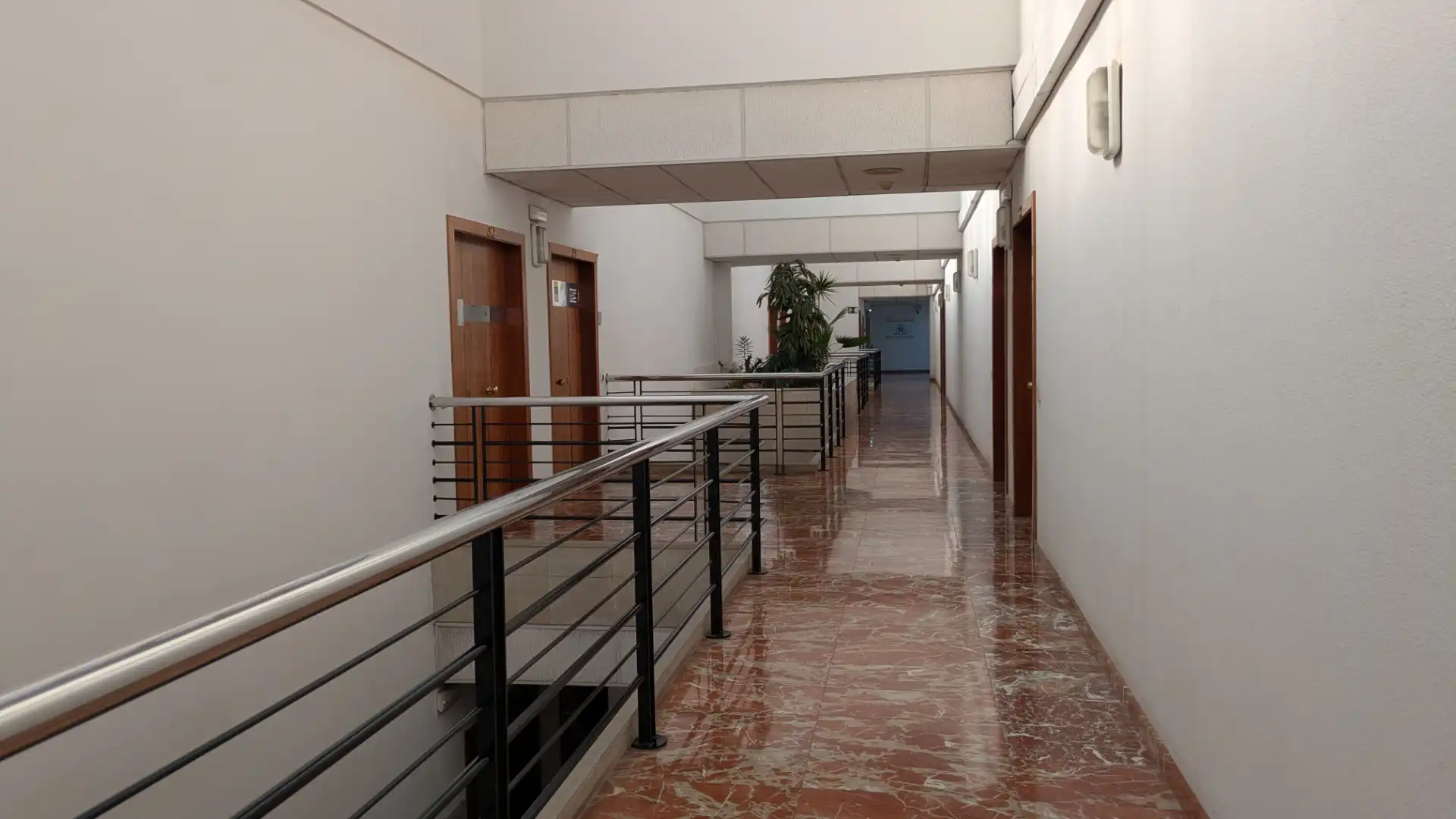 Büro zur Miete in Cornellà de Llobregat mit Klimaanlage, Heizung und Internet