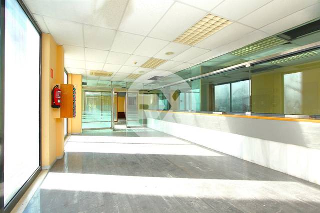 Local comercial en Alquiler en Can Vinader