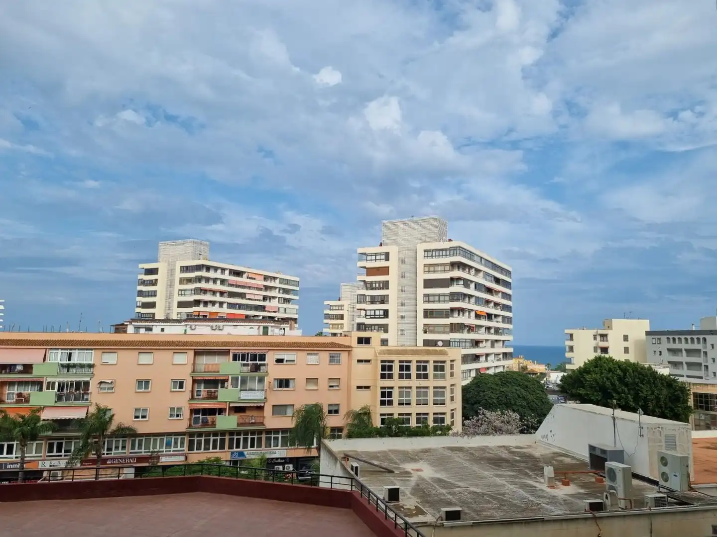 Außenansicht von Wohnungen zum Verkauf in Torremolinos mit Terrasse und Gemeinschaftspool