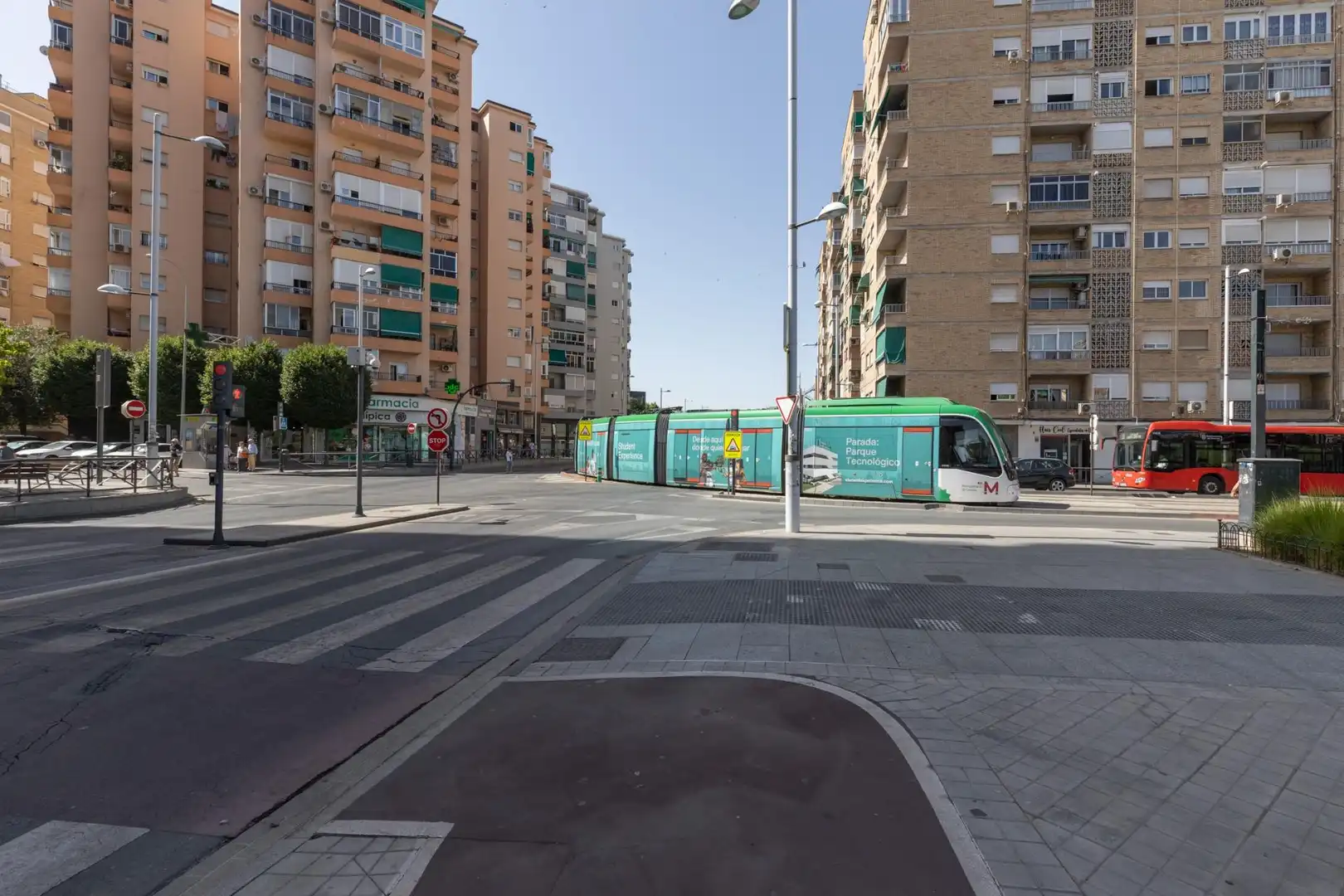 Vista exterior de Piso en venta en Granada con Terraza, Amueblado y Balcón